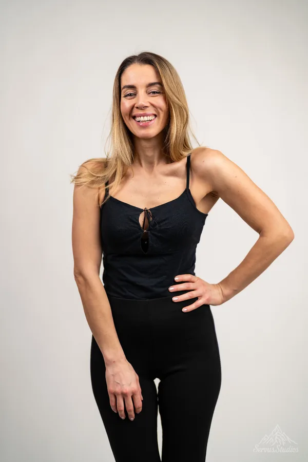 Goldene Lichtkante – Portrait, Sedcard und Content Fotoshooting Regensburg