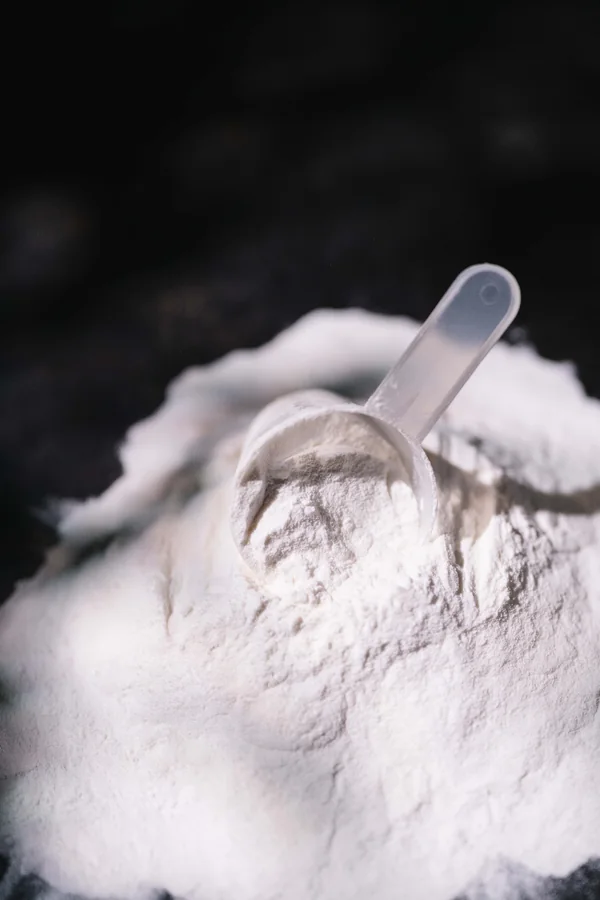 Foodfotografie Regensburg – weißes Pulver mit Messlöffel als Produktdetail