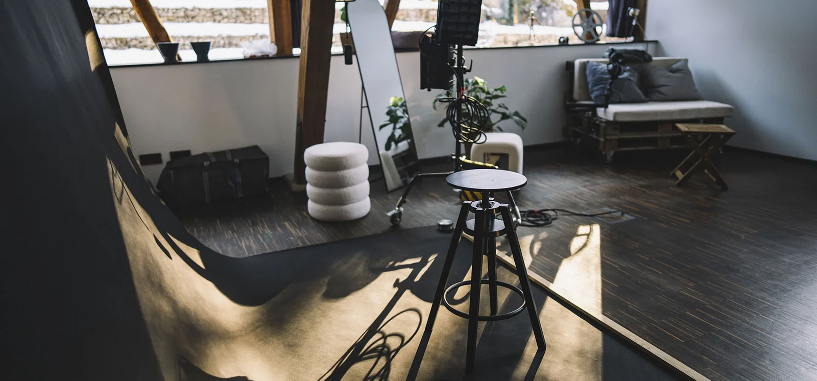Fotostudio Set mit Backdrop, Stativ und Tageslicht bei Regensburg